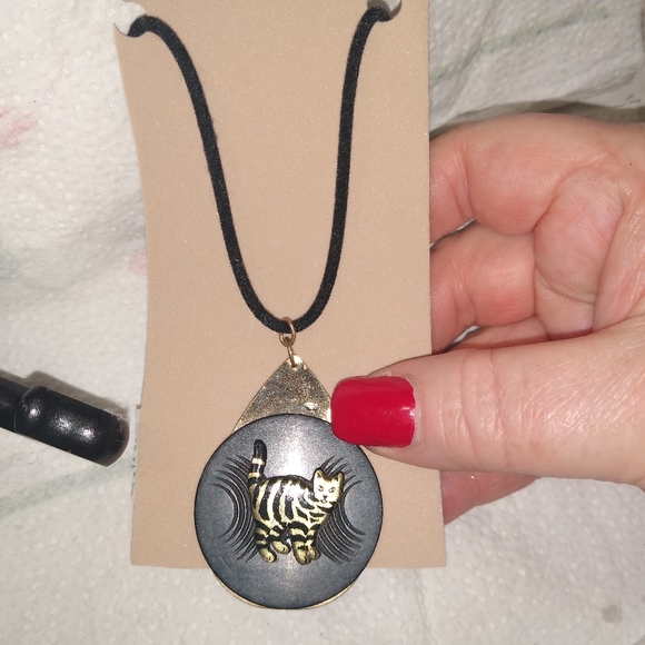 Tiger Kitty Pendant - Picture 5 of 8